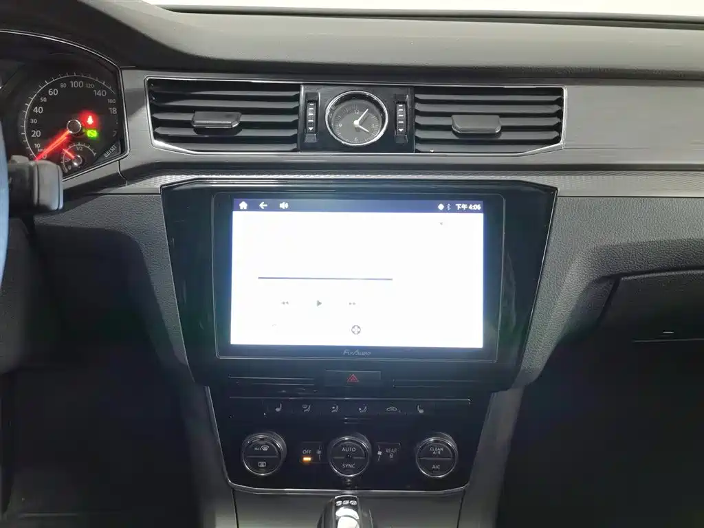 Volkswagen Passat 2017 330TSI DSG Prestige фото 12