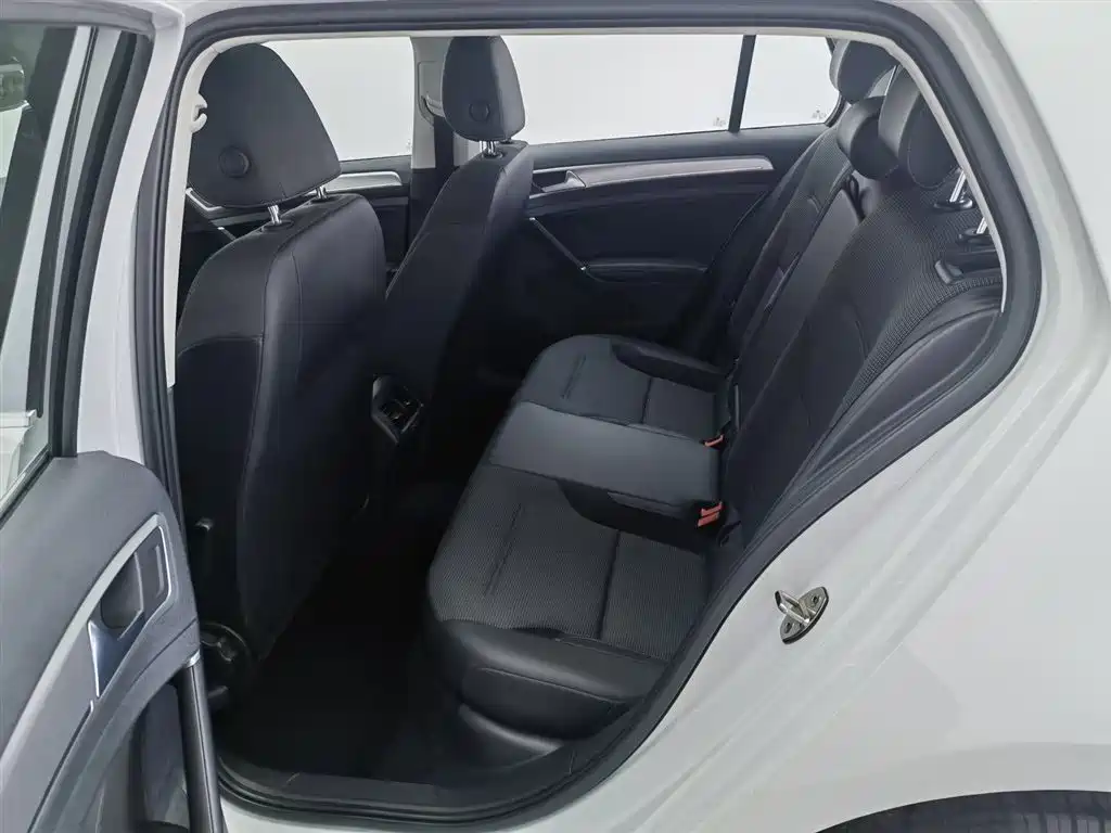 Volkswagen Golf 2018 1.6L Automatic Comfort фото 15
