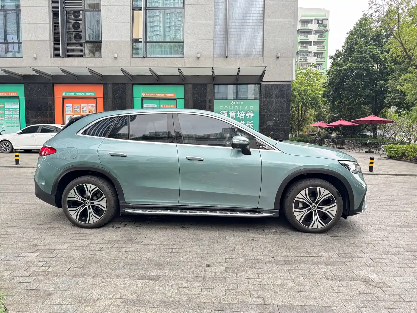 MERCEDES-BENZ EQE SUV