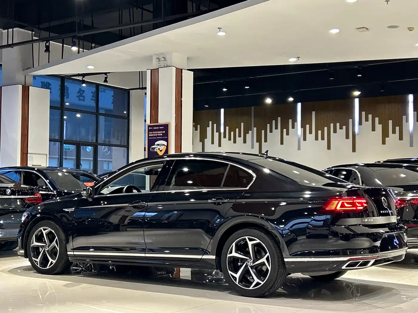 Volkswagen Magotan 2023 Model 2 Million Commemorative Edition 330TSI DSG Luxury фото 31