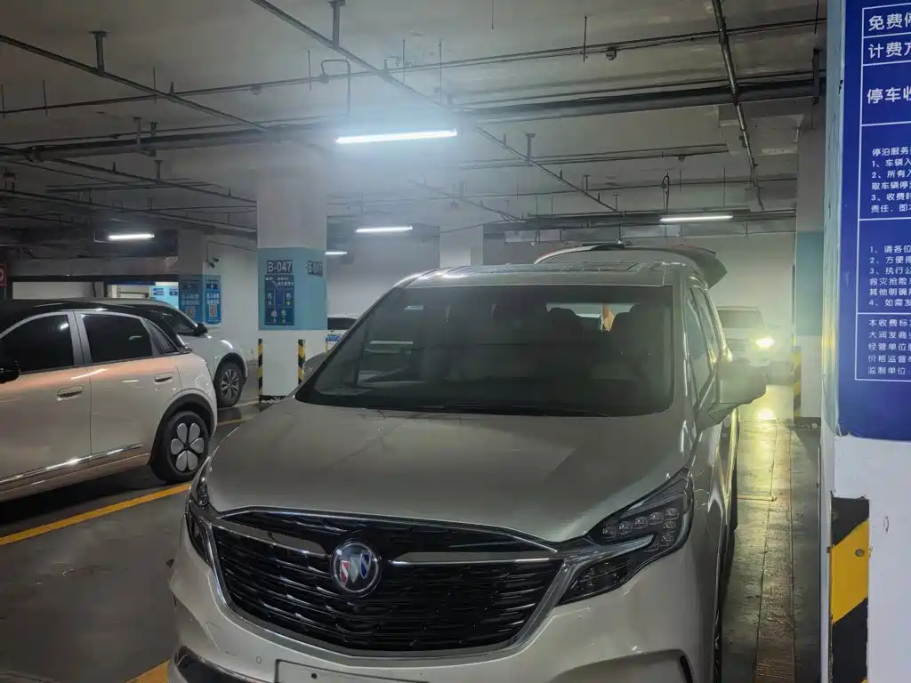 Фото 1 - Buick GL8