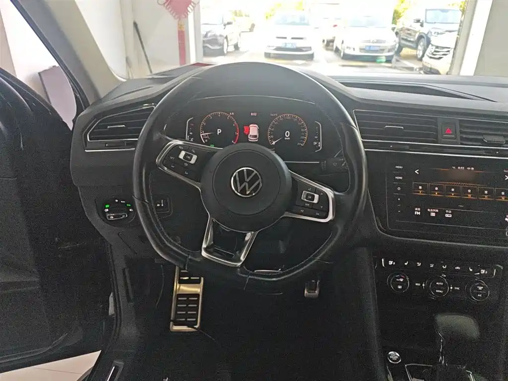Volkswagen Tiguan L 2021 330TSI Automatic 2WD R-Line Premium фото 7