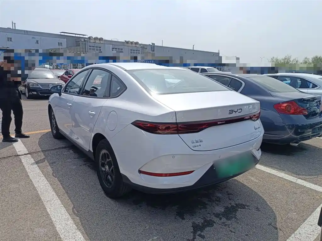BYD Qin PLUS 2025 DM-i Smart Drive 55KM Leader фото 5