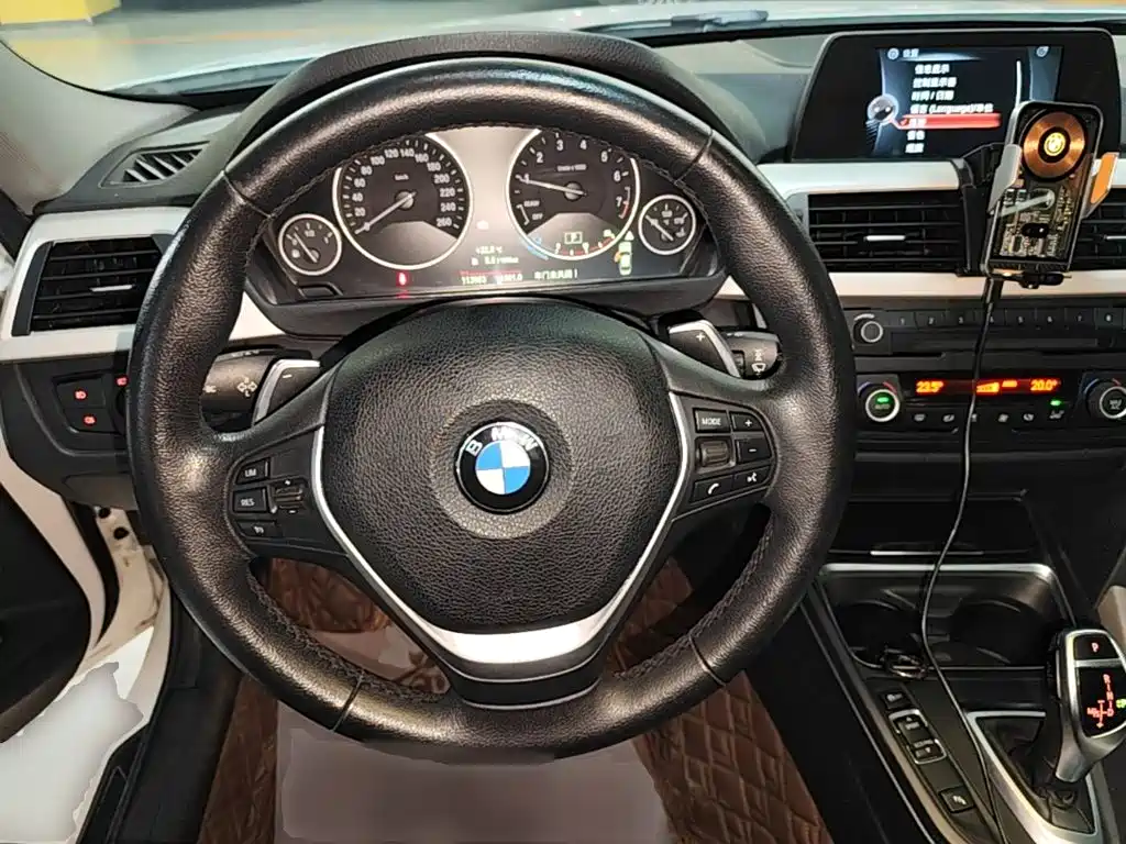 Фото 11 - BMW 3 Series