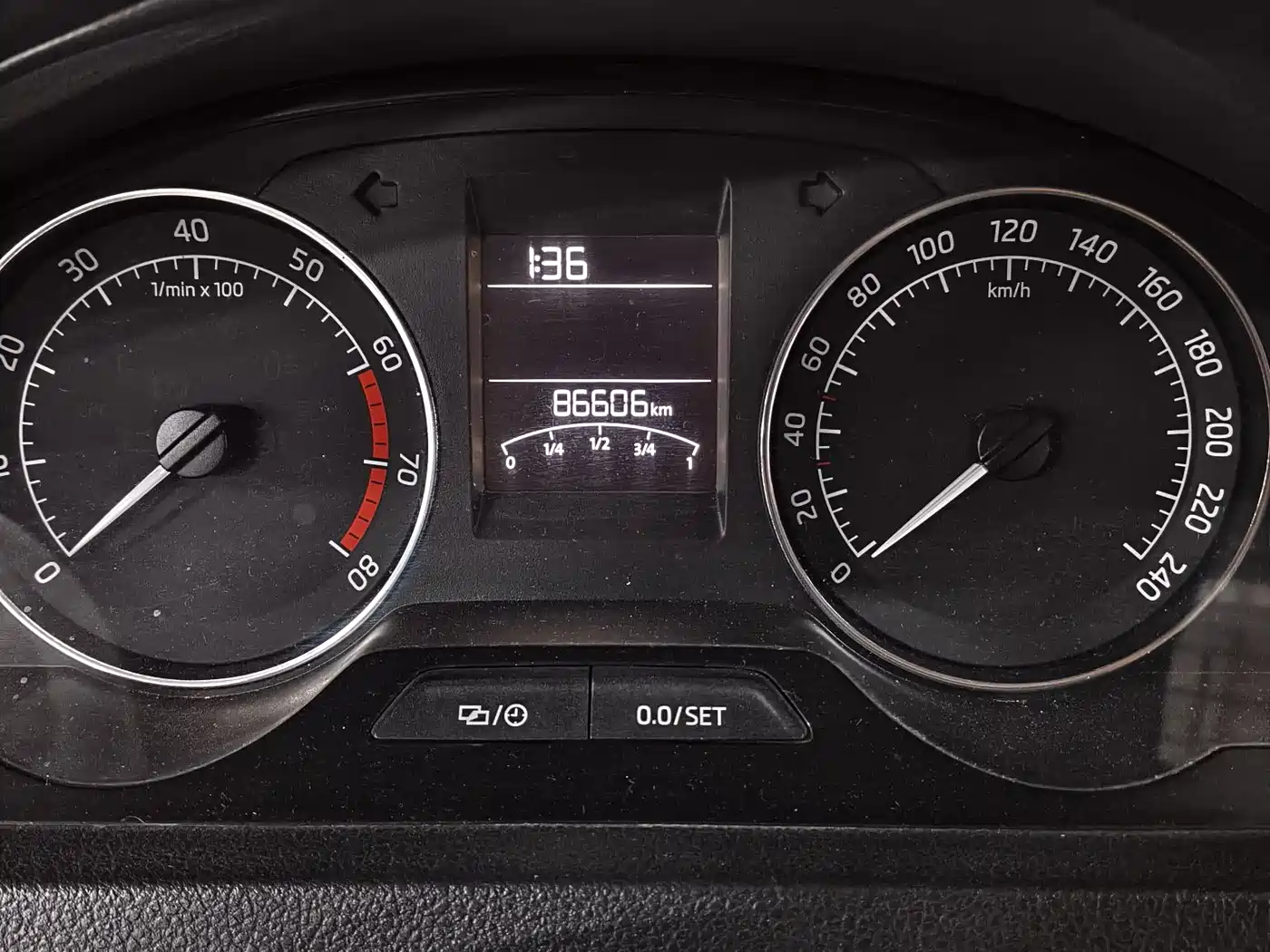 Škoda Skoda Rapid Spaceback 2016 Facelift 1.6L Automatic Innovation Edition фото 10