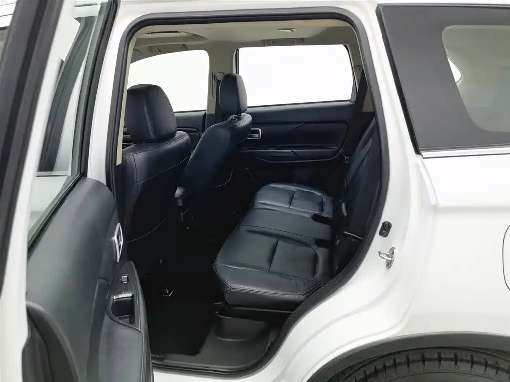 Mitsubishi Outlander 2018 2.4L 4WD Luxury Edition 7-seater фото 15