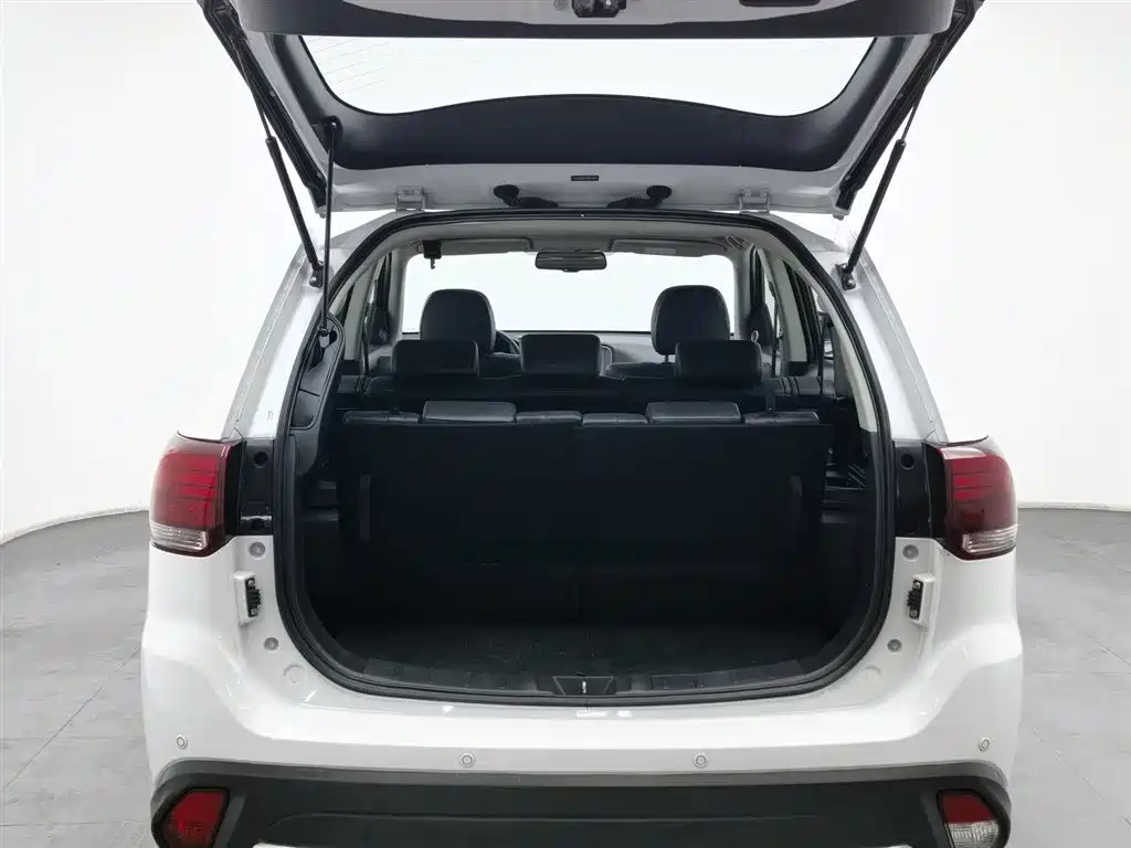 Mitsubishi Outlander 2018 2.4L 4WD Luxury Edition 7-seater фото 16
