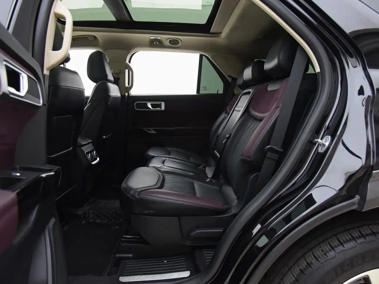 Ford Explorer 2024 2023 EcoBoost 285 AWD Titanium Edition 7-Seater