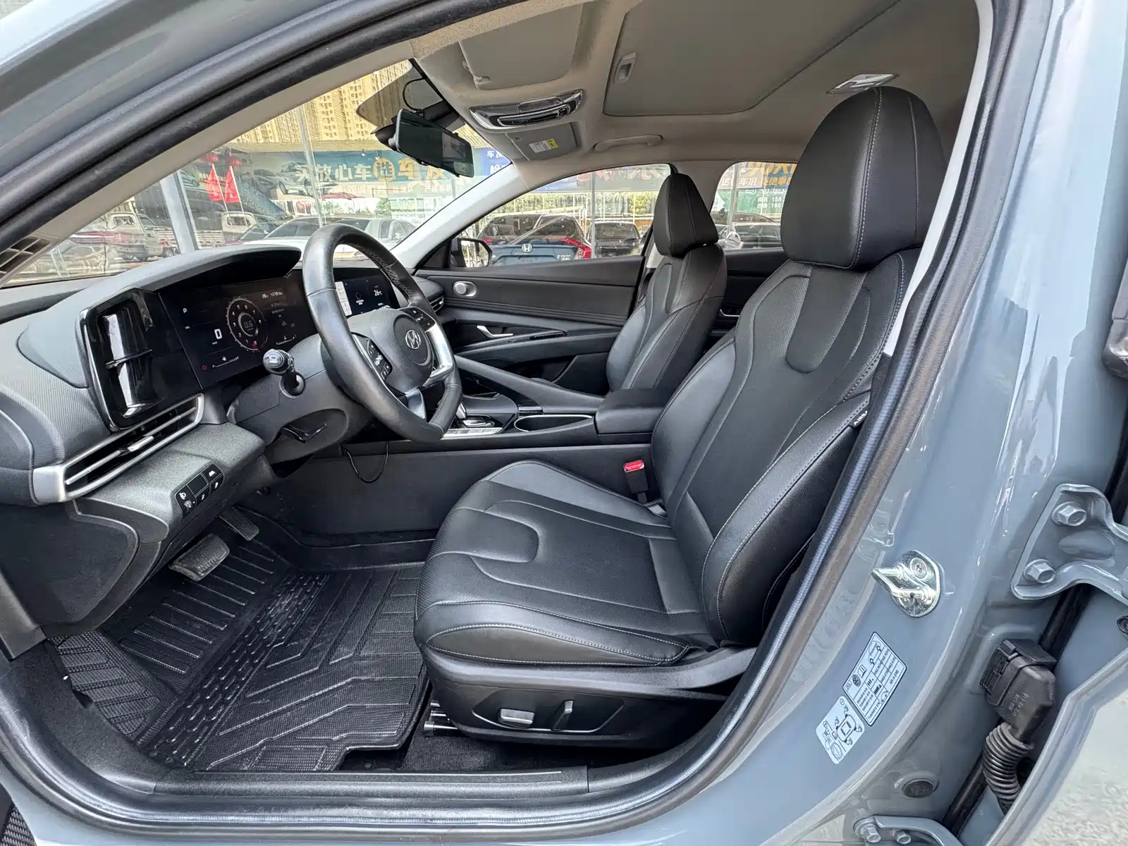 Фото 4 - Hyundai Elantra