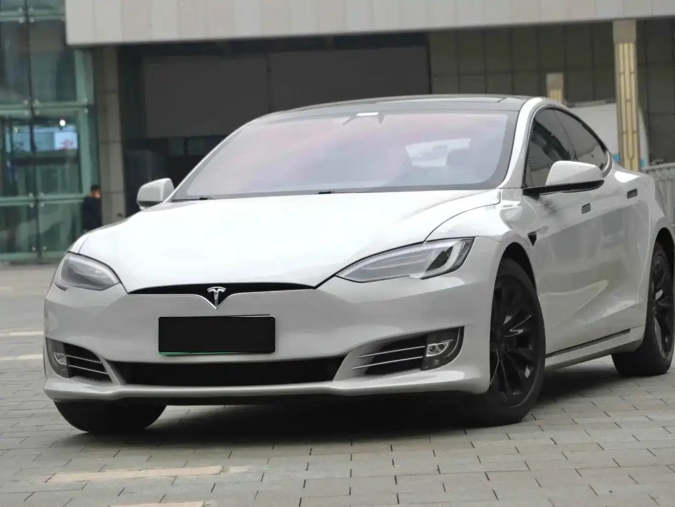 Фото 1 - Tesla Model S