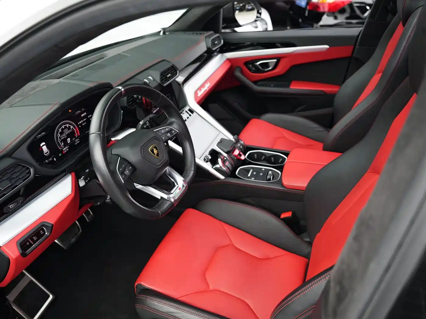Lamborghini Urus 2018 4.0T V8 фото 3