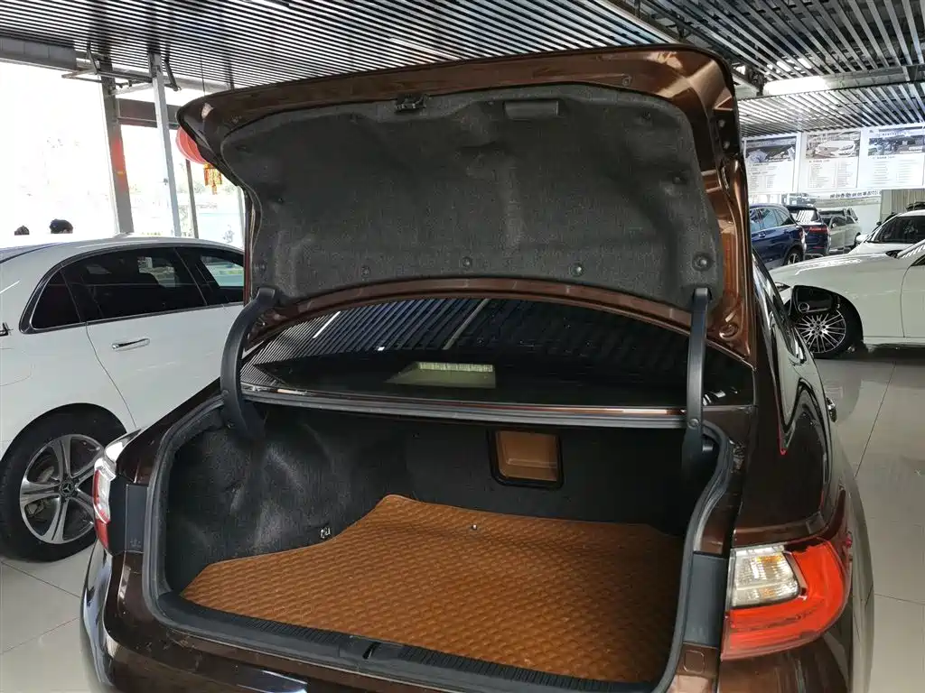 Lexus ES 2015 200 Elite Edition фото 9
