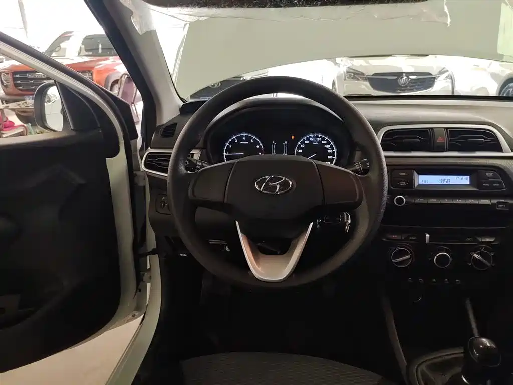 Hyundai Verna 2020 1.4L Manual GL Renewal Edition фото 11