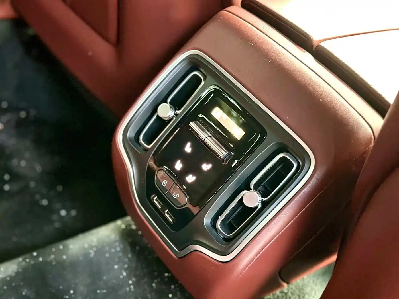 Aston Martin DBX 2020 4.0T V8 1913 First Edition Limited фото 7