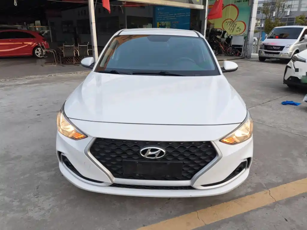 Hyundai Elantra 2018 1.6L Auto Joy GL (China V) фото 3