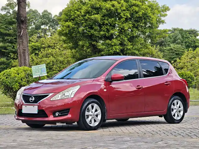  Nissan Tiida 2011 1.6L CVT Luxury