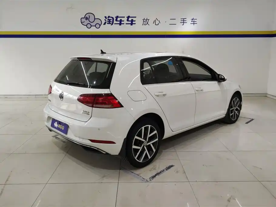 Volkswagen Golf 2020 200TSI DSG Comfort Progressive Edition фото 3