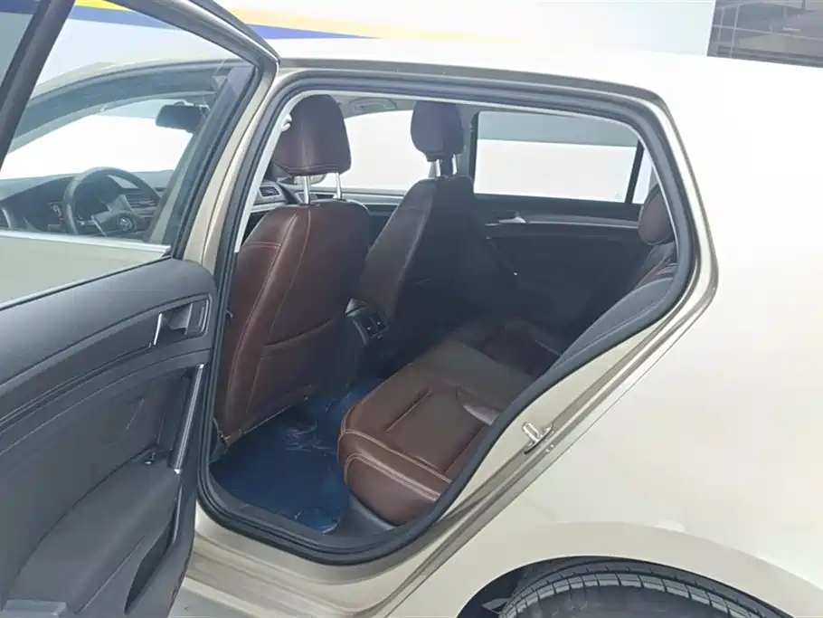 Volkswagen Golf 2016 230TSI Automatic Comfort фото 11