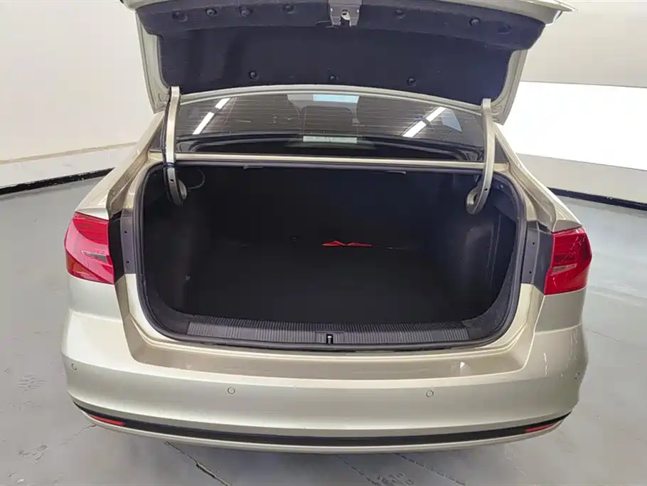 Volkswagen Bora 2018 1.5L Automatic Fashion фото 4