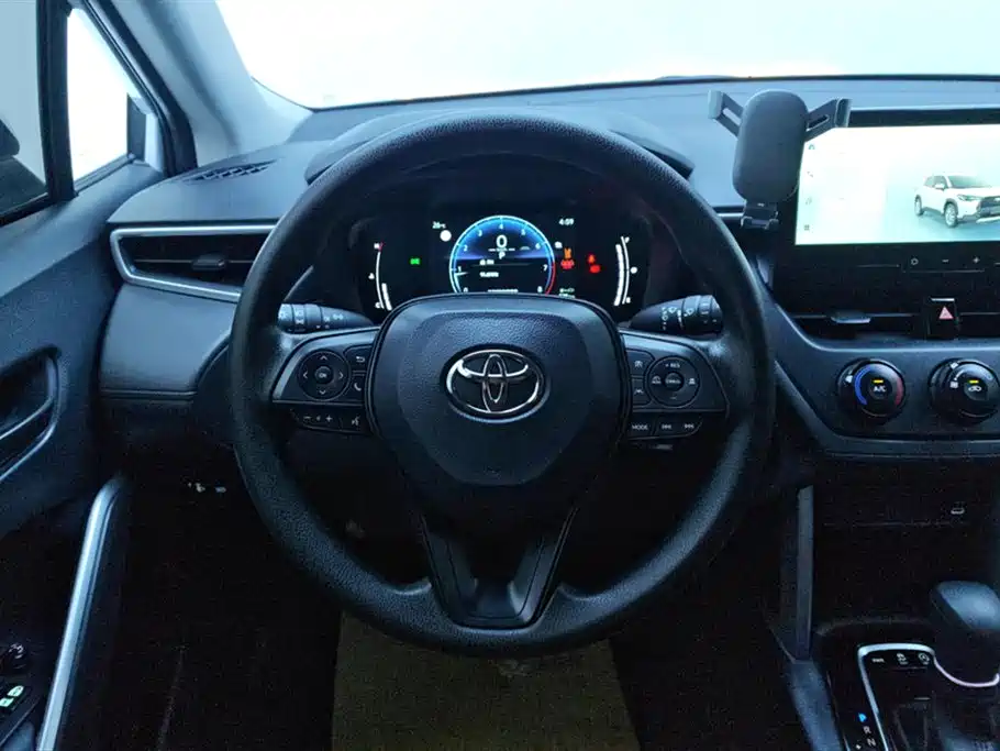 Toyota Corolla Cross 2024 Model 2.0L Pioneer Edition фото 15