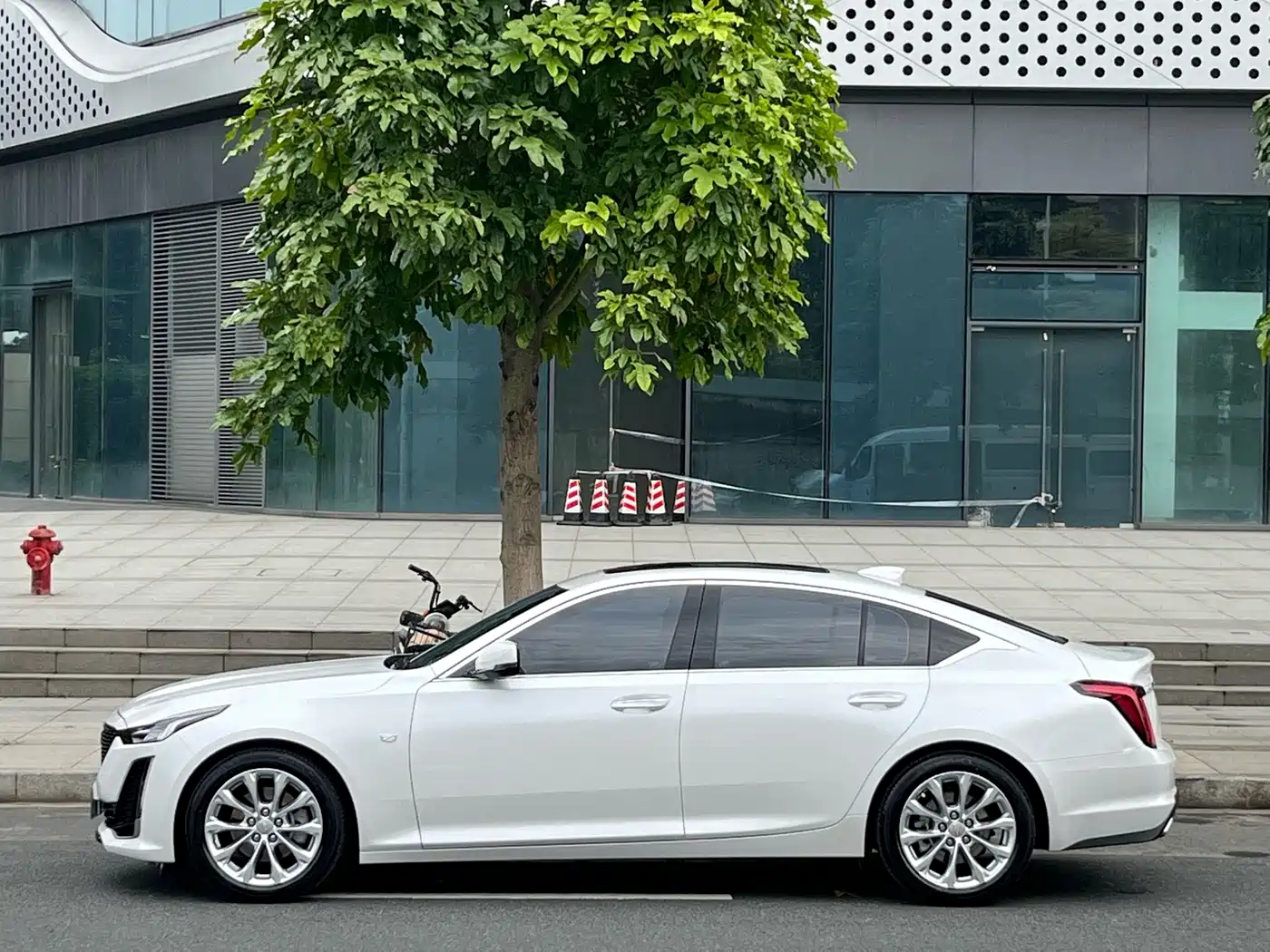 Cadillac CT5 2024 2023 28T Luxury Style (Standard Edition)