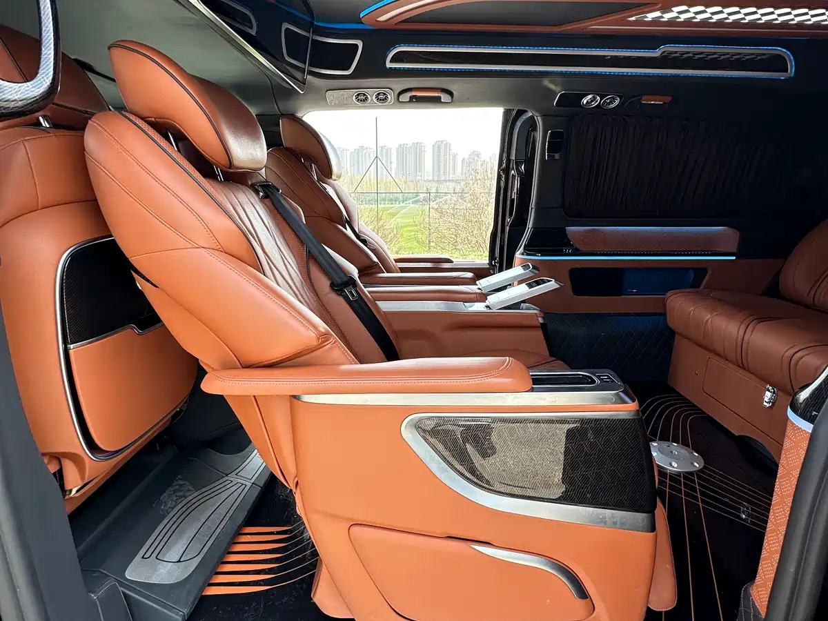 Mercedes-Benz Vito 2023 2.0T Business 7-Seater фото 11
