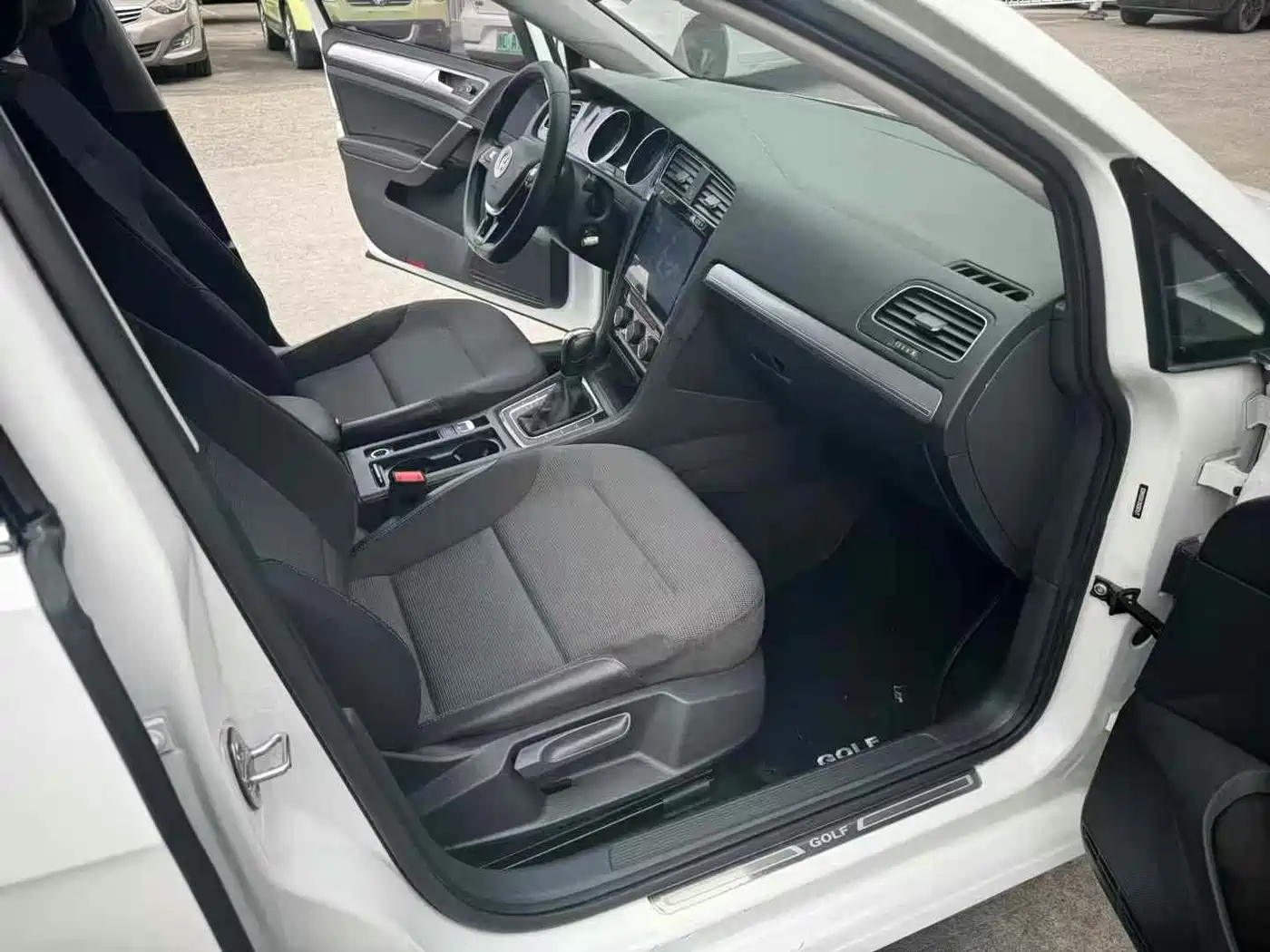 Volkswagen Golf 2018 1.6L Automatic Comfort фото 5