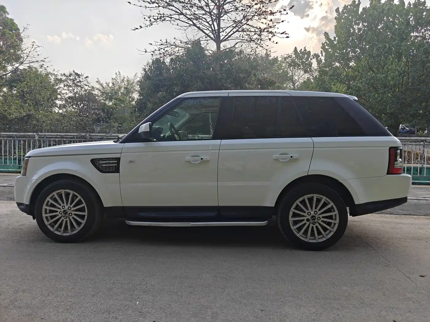Land Rover Range Rover Sport 2011 3.0 TDV6 Diesel фото 4