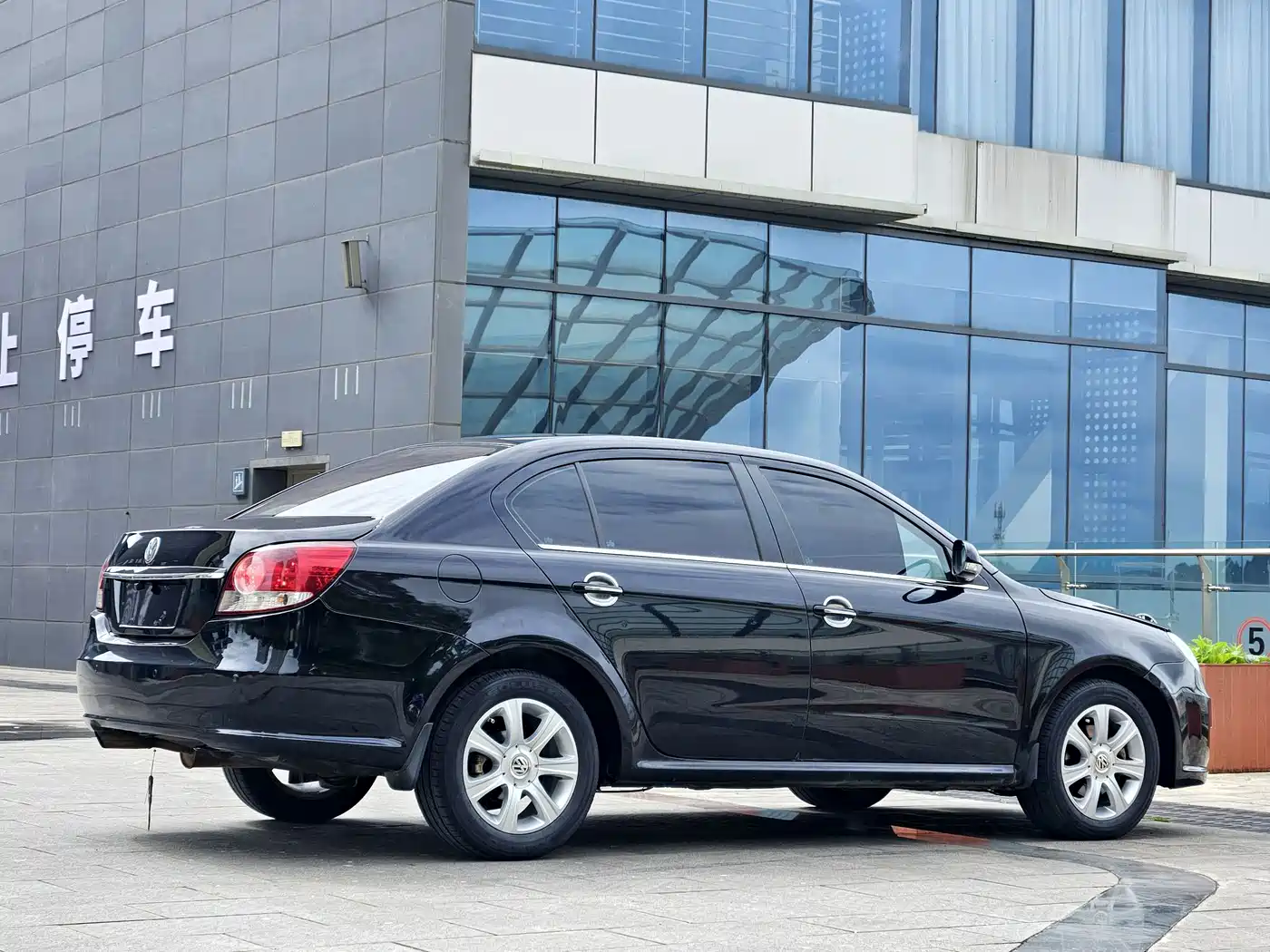 Photo 9 - Volkswagen Lavida