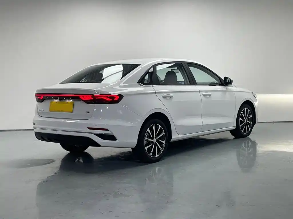 Фото 7 - Geely Emgrand