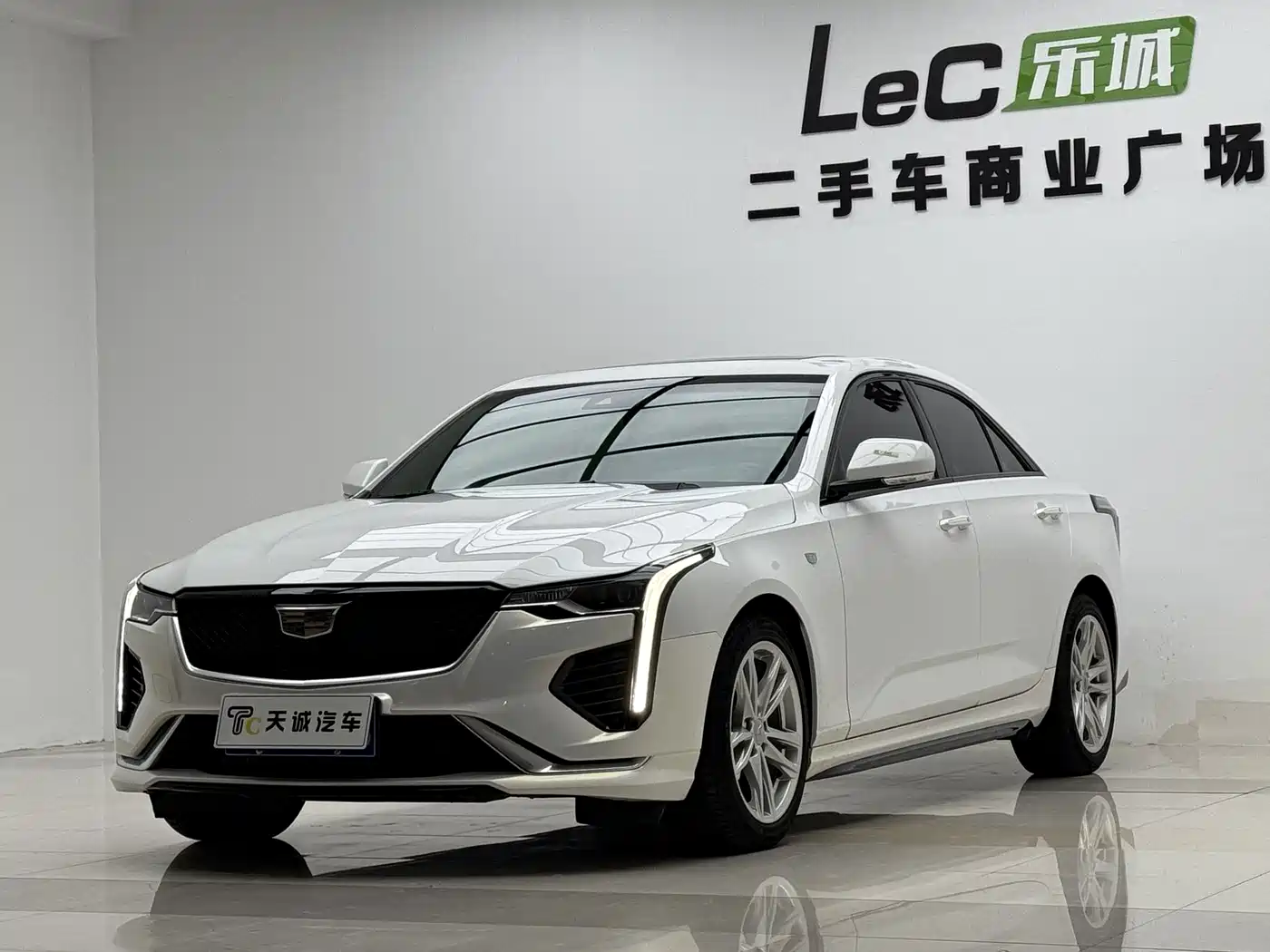 Cadillac CT4 2022 2021 28T Fashion Edition