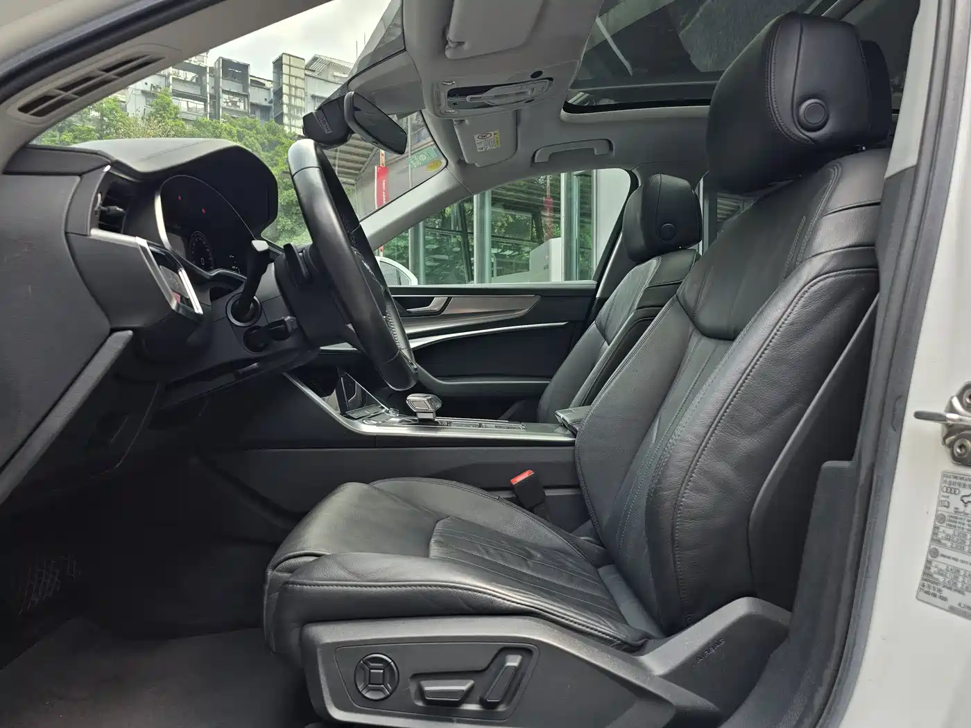 Фото 18 - Audi A6L