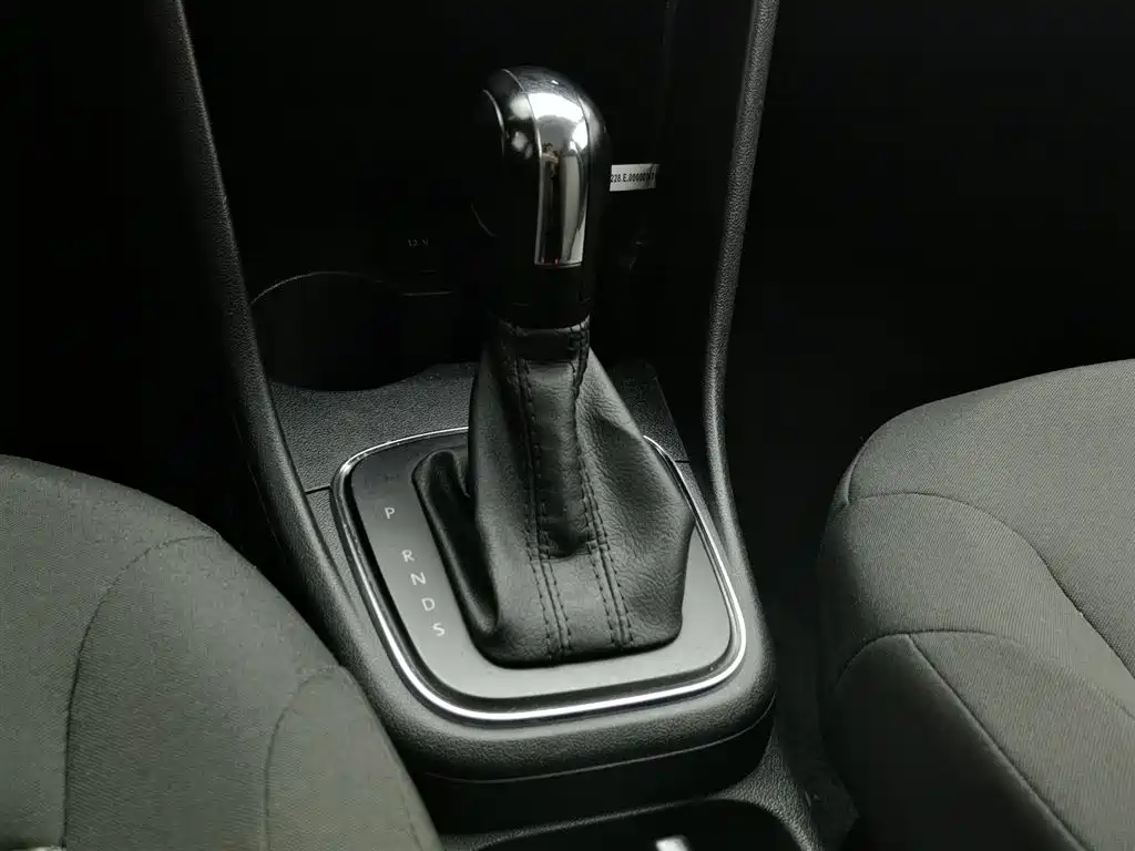 Volkswagen Polo 2016 1.4L Automatic Trend фото 13