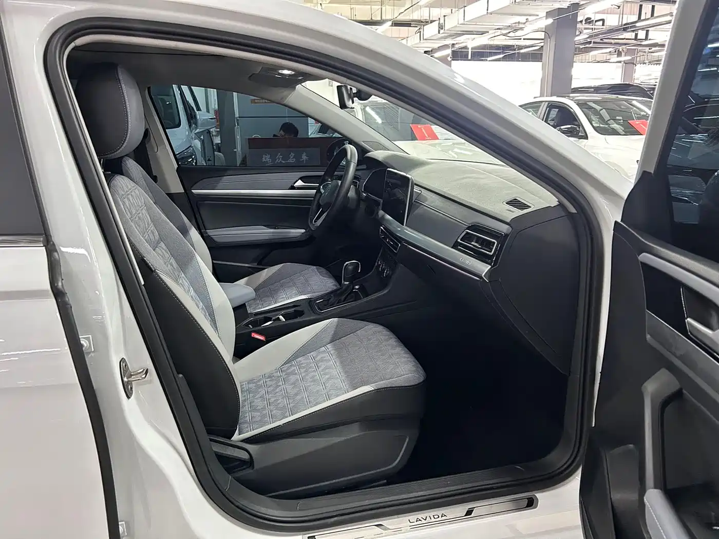 Volkswagen Lavida 2023 280TSI DSG Comfort Edition фото 12