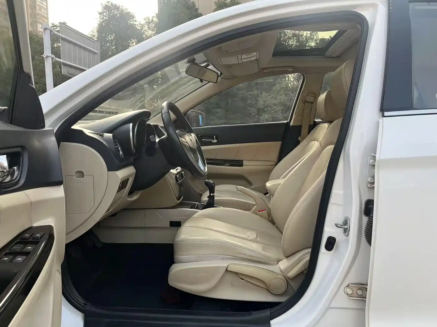 Photo 9 - Changan Eado