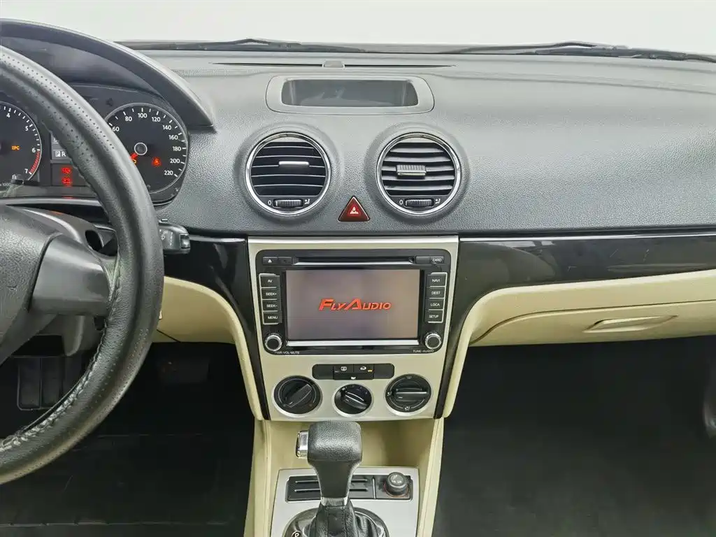Volkswagen Lavida 2011 1.6L Automatic Leisure Edition фото 12