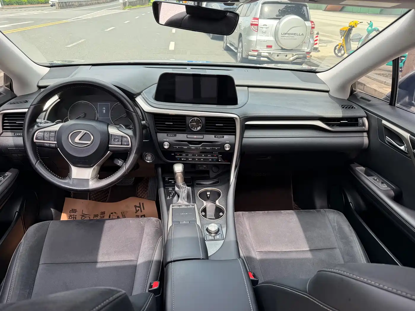 Фото 7 - Lexus RX