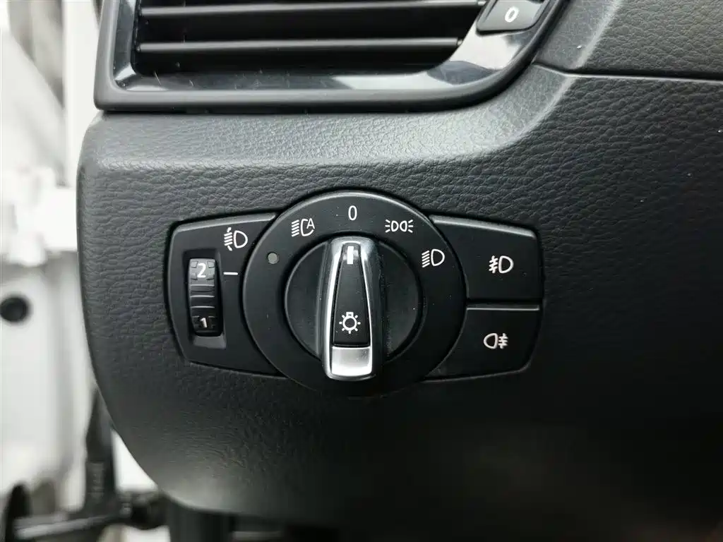 BMW X1 2015 Model sDrive18i Fashion Advanced Edition фото 21
