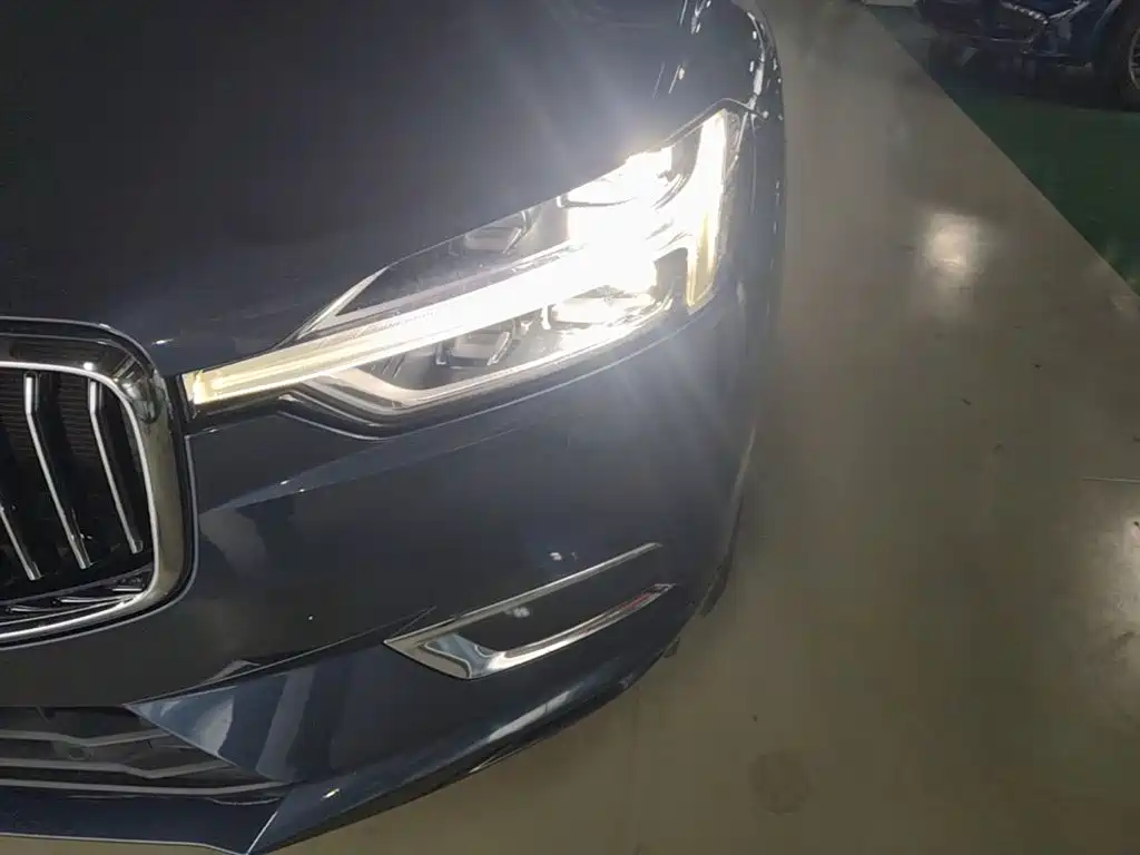 Фото 24 - Volvo XC60