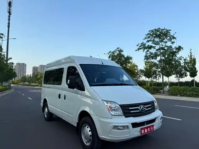  SAIC Maxus Xintu V80 2021 2.0T PLUS Manual Business Travel Edition Short Wheelbase Medium Roof 9 Seats