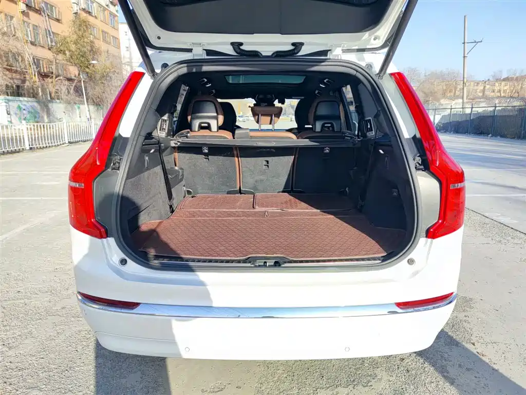 Фото 21 - Volvo XC90