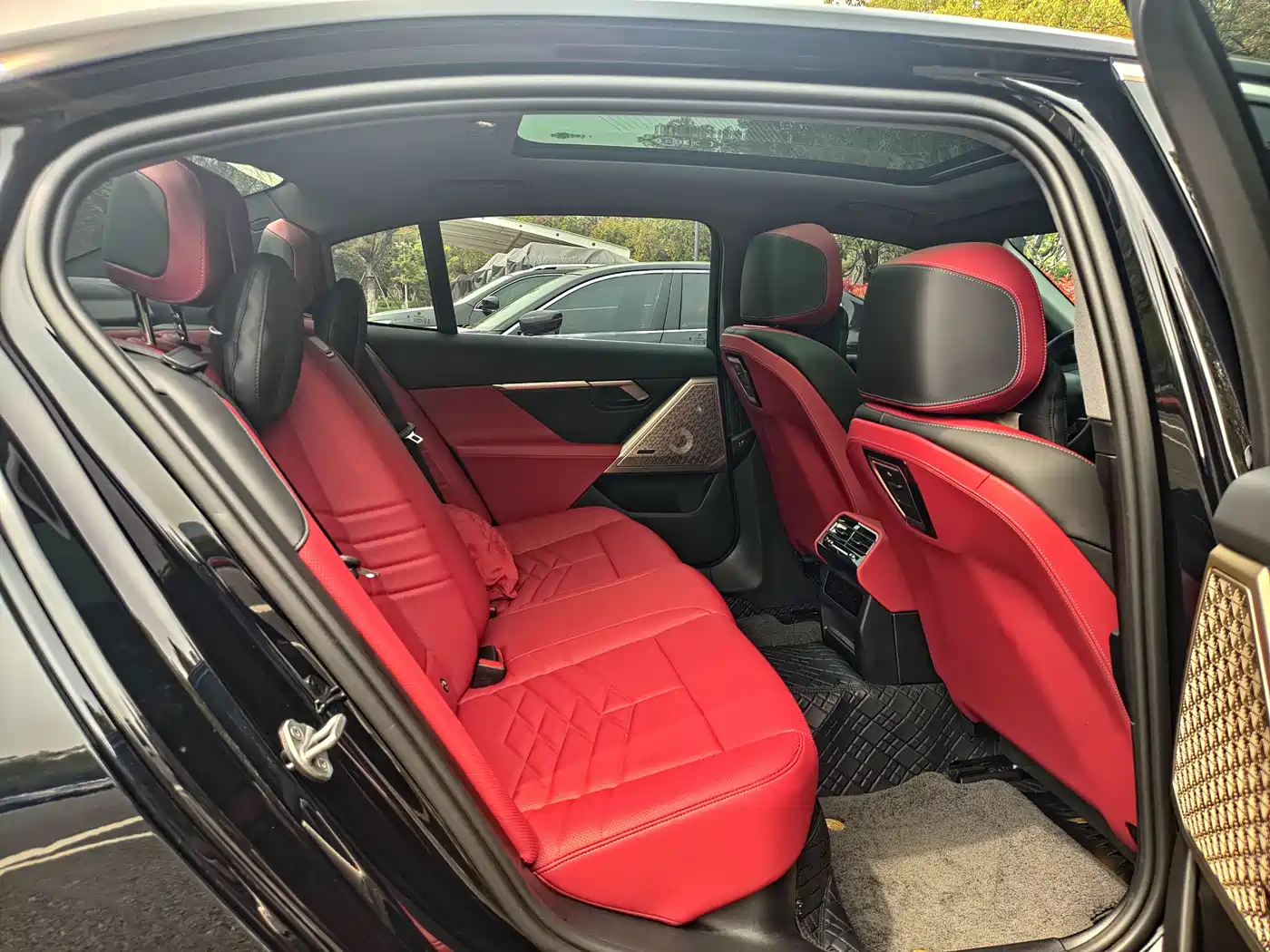 BMW 5 Series 2025 530Li Premium M Sport Package фото 12