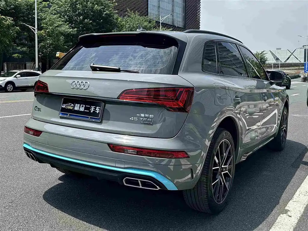 Фото 7 - Audi Q5L