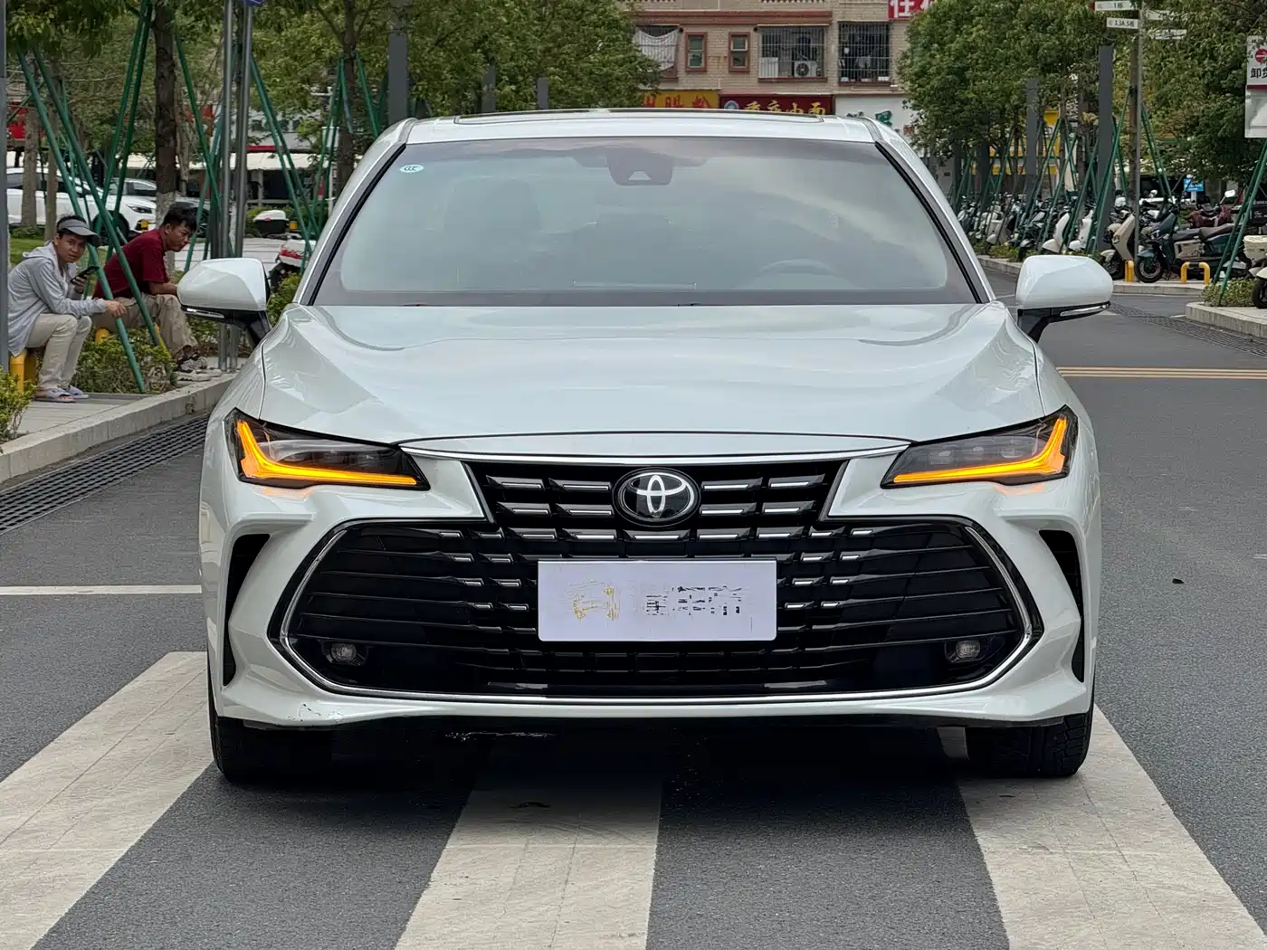 Toyota Avalon 2023 2.0L Luxury Edition фото 2