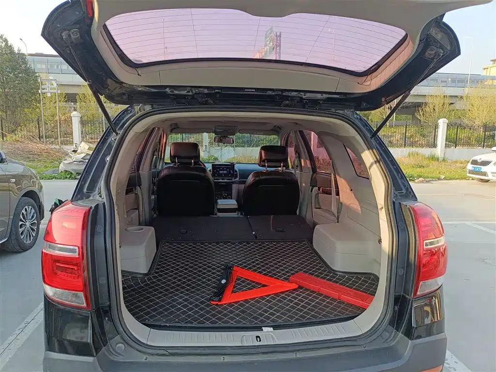 Chevrolet Captiva 2015 2.4L 2WD Urban Edition 5-seater фото 17