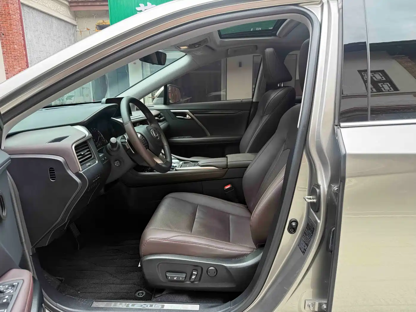 Фото 4 - Lexus RX