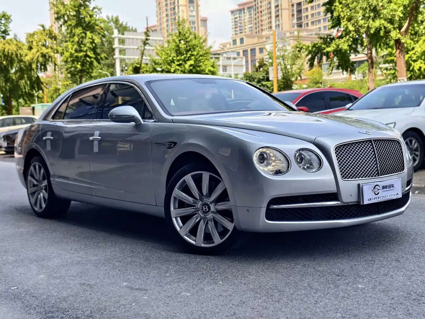 Фото 3 - Bentley Flying Spur
