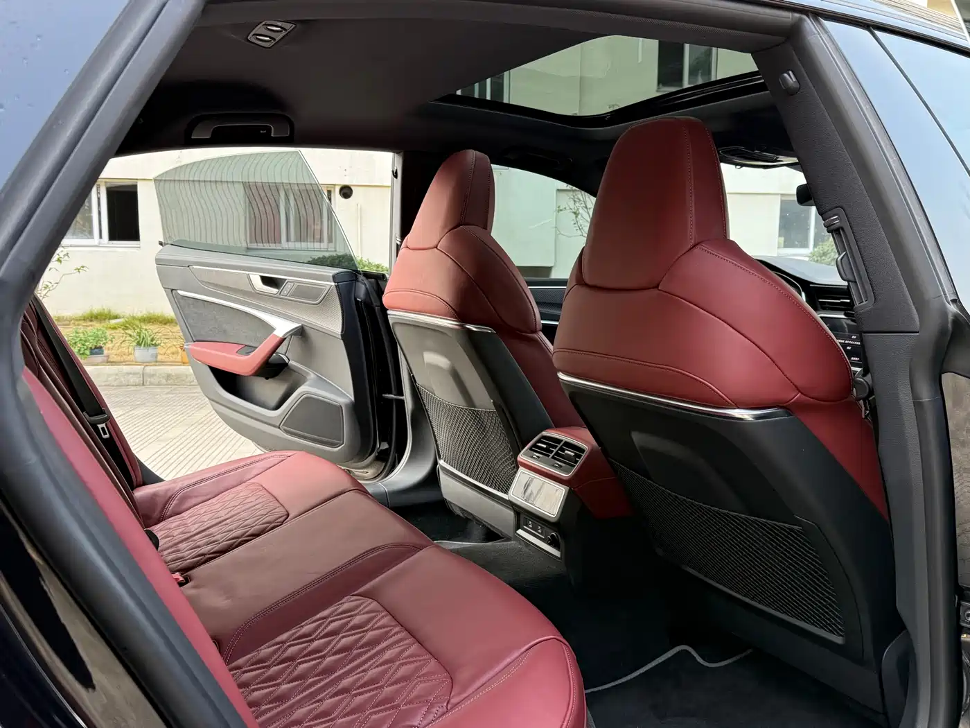 Audi A7L 2024 45 TFSI quattro Black Warrior Edition фото 9
