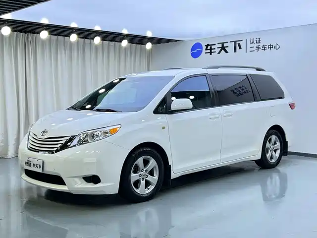 Toyota Sienna 2015 3.5L 2WD L — фото 1