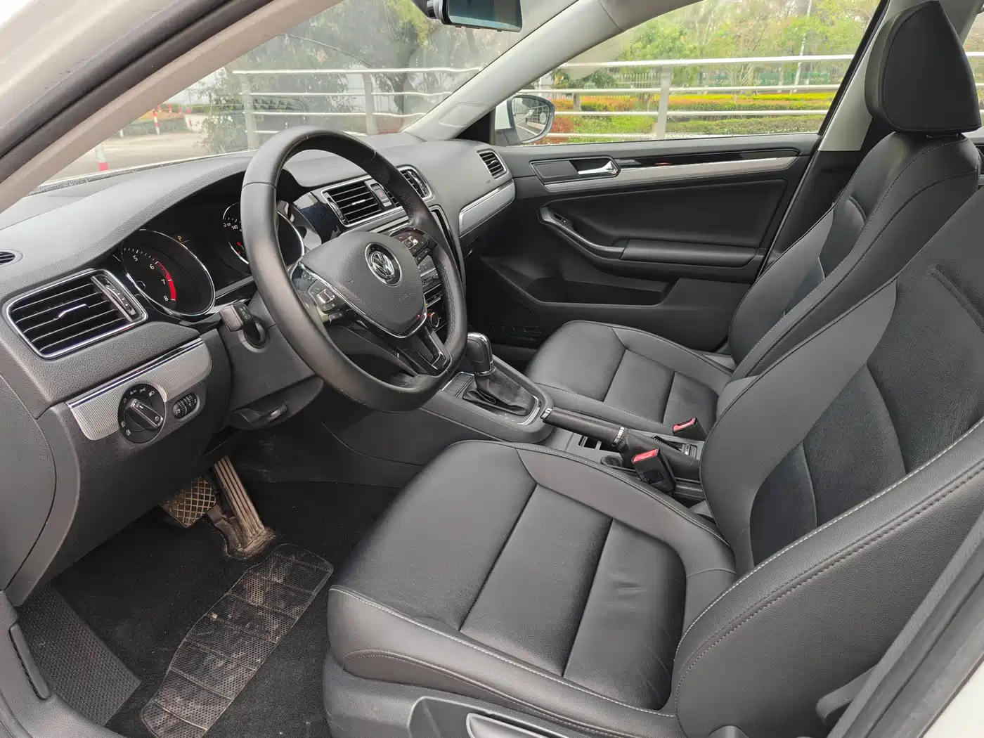 Volkswagen Sagitar 2018 1.6L Automatic Comfort фото 8